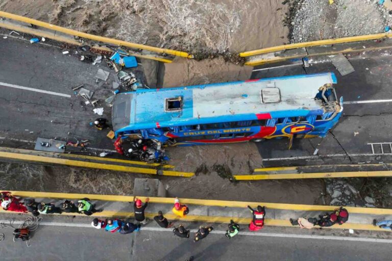 Colapso de puente en Chancay deja dos muertos y más de 30 heridos