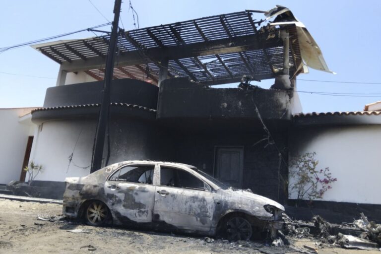 Lima: avioneta se estrella en zona residencial de San Bartolo