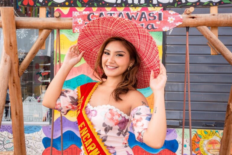 Saori Palacios: la flor que representa a la bandera Roja en el Carnaval del Bicentenario de Catacaos