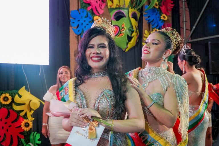 Astrid Armas se convierte en la primera reina del Carnaval Bicentenario para la bandera Alejandro Taboada