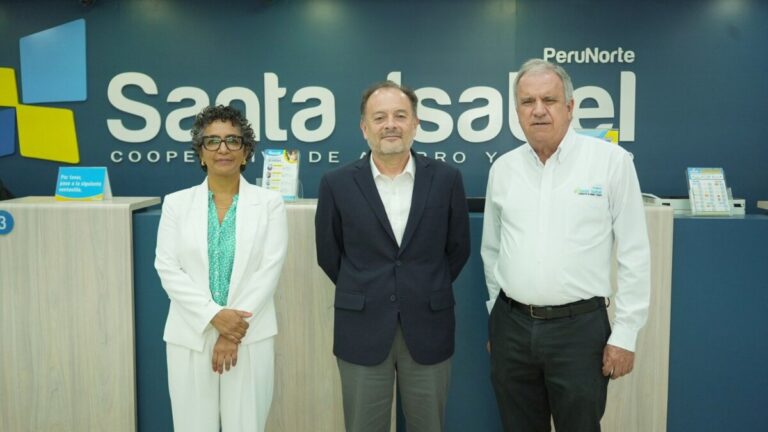 Santa Isabel refuerza lazos con la SBS en pos del fortalecimiento del sector cooperativo y microfinanciero del país