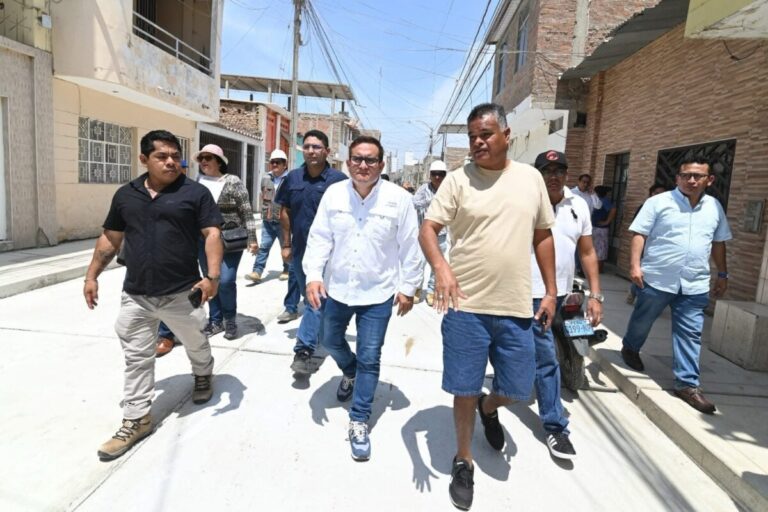 Alcalde de Piura 180 mil m2 de pistas y veredas mejorarán calidad de vida de los piuranos
