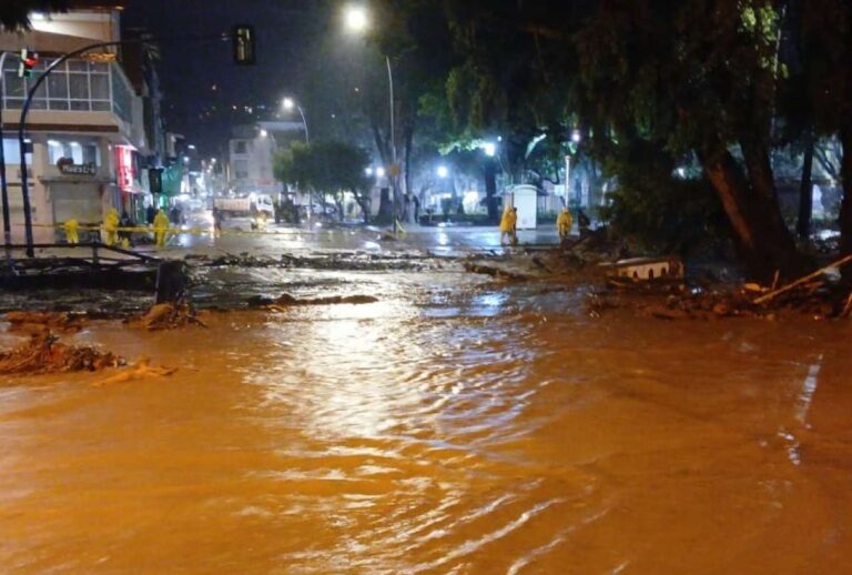 Ecuador intensas lluvias provocan desbordes de ríos e inundaciones en varias provincias