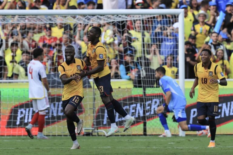 Ecuador vence 2-1 a Venezuela y le da una mano a Perú