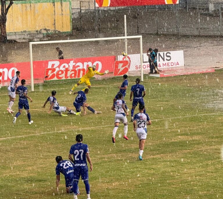 Goleada bajo la lluvia Alianza Atlético vence 4-1 a Binacional en el Campeones del 36