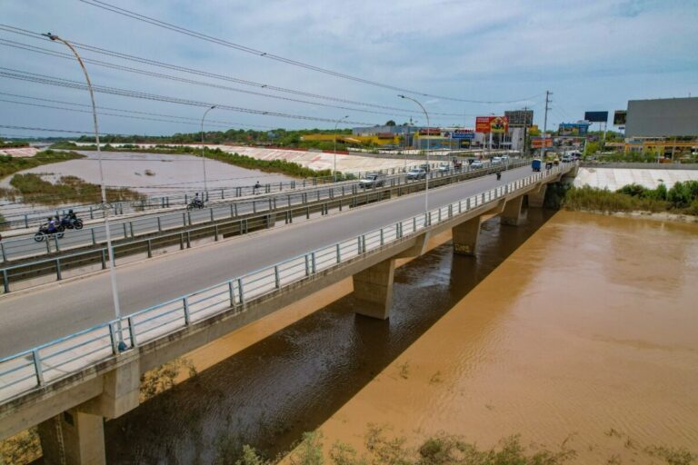 Hacen público peritaje que revela mal estado del puente Cáceres