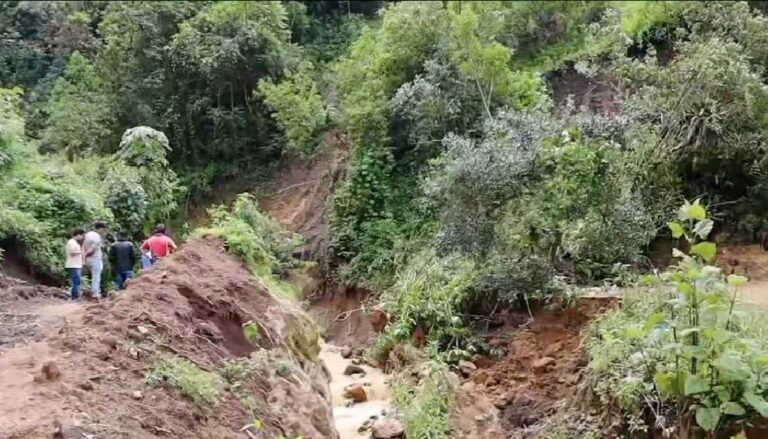 Huancabamba activación de la quebrada El Pilto deja aislados a varios centros poblados de Lalaquiz