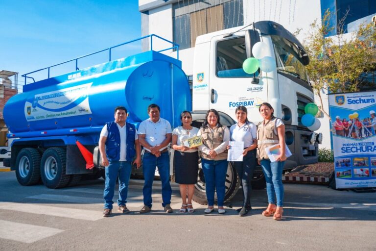 Sechura entregan camión cisterna a la Municipalidad de Bellavista para abastecer de agua a la población