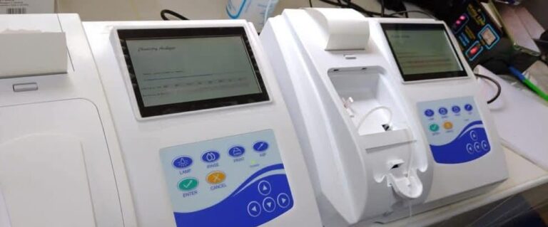 Alto Piura entregan modernos equipos de laboratorio a 11 centros de salud en beneficio de más de 120 mil personas