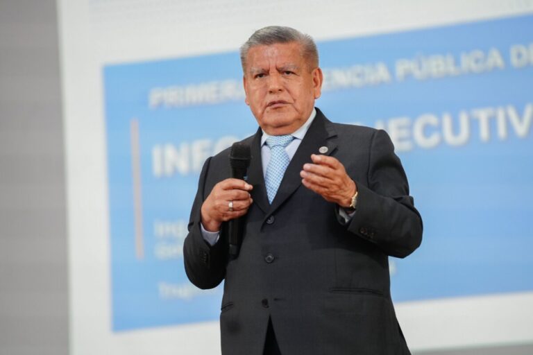 César Acuña “El hecho de que yo utilice mis días que me corresponden para salir del Perú no es malo”