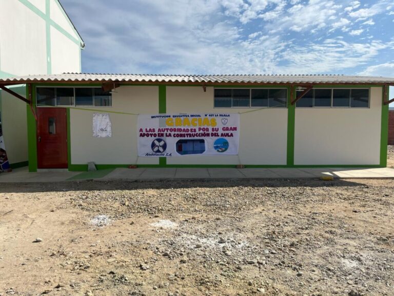 Paita Andalucita entrega moderna aula para niños de inicial en CP La Islilla
