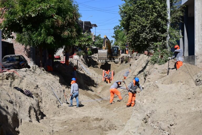 Piura obra de agua y alcantarillado en el A.H. Miguel Grau I y II supera el 25 % de avance