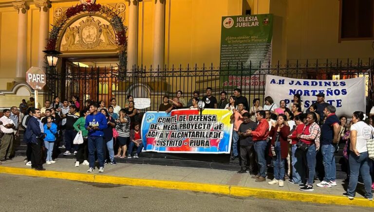 Vecinos de Piura, Castilla y Veintiséis de Octubre realizan vigilia para exigir celeridad del megaproyecto de 105 AA. HH.