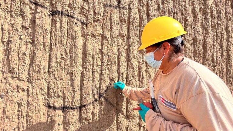 Ministerio de Cultura culmina labores de restauración en muros afectados por grafitis en Chan Chan