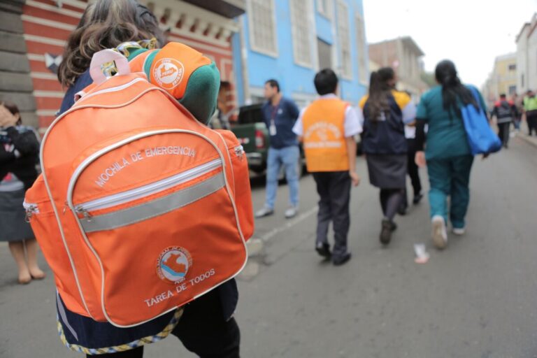 ¿Cómo preparar una mochila de emergencia para enfrentar un sismo?