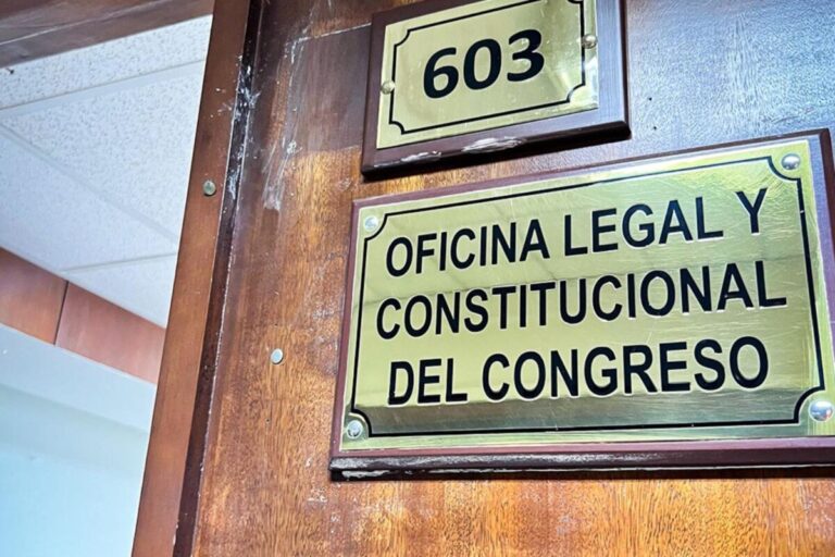 Congreso: informe descarta red de prostitución pero advierte contrataciones irregulares