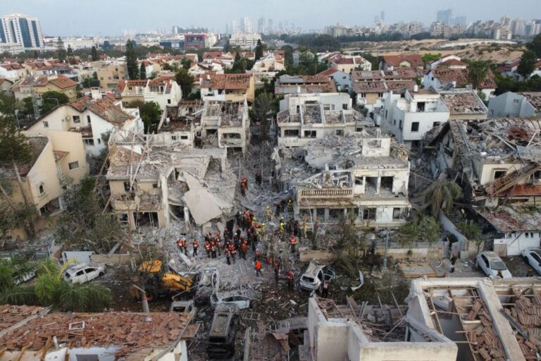 Suben a 12 los muertos en Israel tras sexta oleada de ataques iraníes