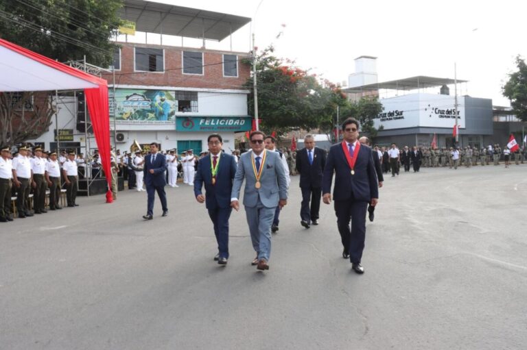 Alcalde Gabriel Madrid destaca el valor de la peruanidad en ceremonia por el Día de la Bandera