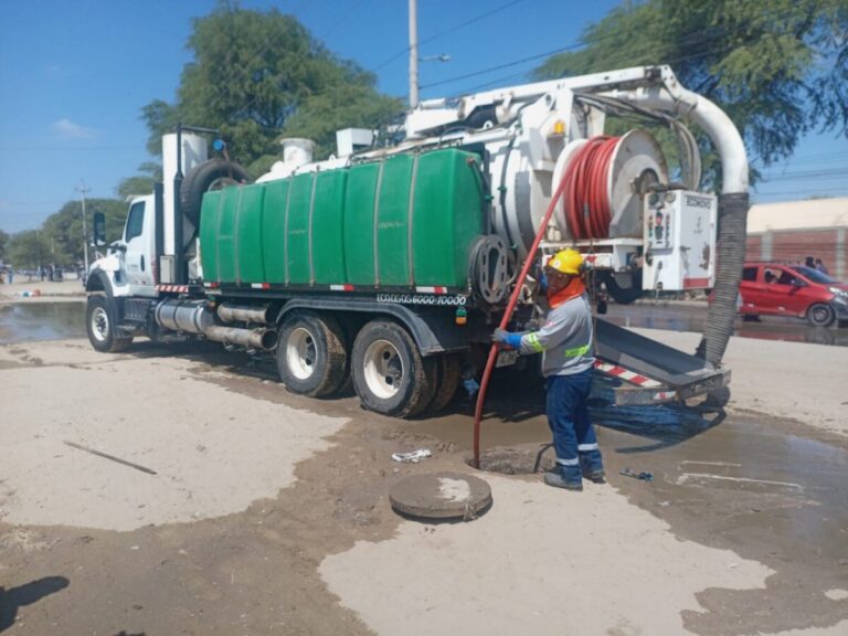 EPS Grau continúa con trabajos de rehabilitación del alcantarillado en Parque Centenario