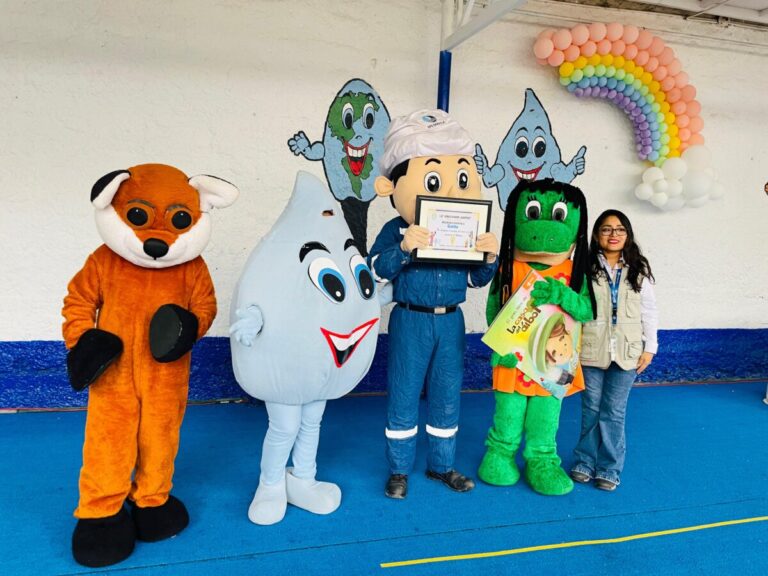 EPS Grau enseña a escolares sullanenses a cuidar el agua con divertido cuento educativo