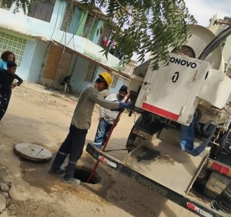 Exceso de basura en redes origina afloramientos de desagües en A.H. Consuelo de Velasco