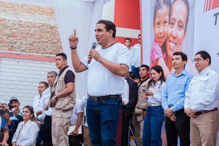 Gobernador regional de Piura insta al Ministerio de Vivienda a cumplir con los cronogramas del megaproyecto de 105 AA.HH.