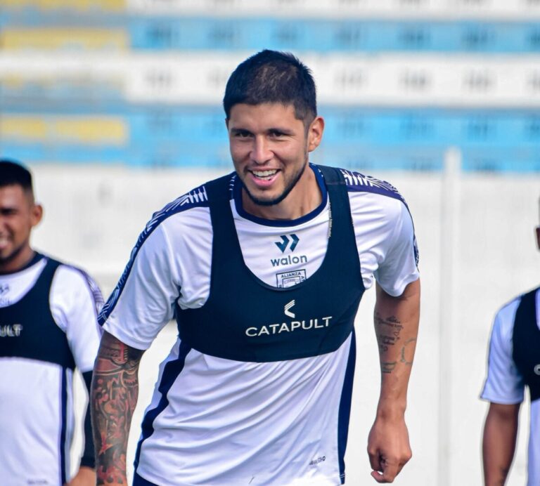Horacio Benincasa: “Será difícil conseguir el título del Apertura, pero esperamos que la U y Alianza se caigan”