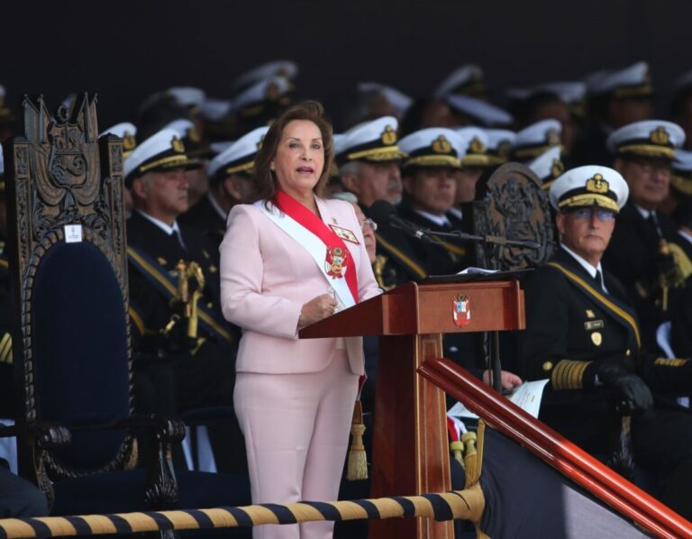 Presidenta Dina Boluarte rinde homenaje póstumo a la alférez Ashley Vargas “Su partida enluta a todo el Perú”