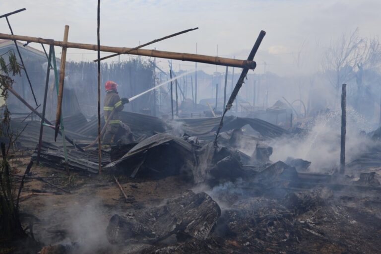 Sechura incendio en Bernal deja a nueve familias damnificadas