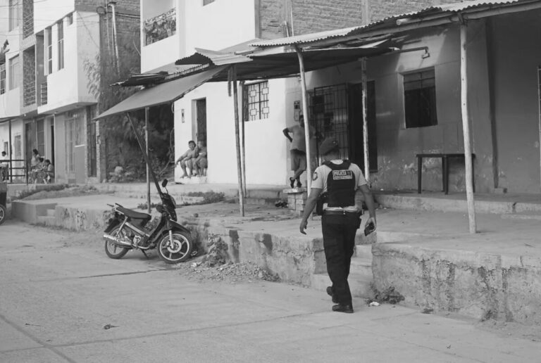 Sullana sicarios asesinaron a un obrero y dejaron a otro herido frente a un bar