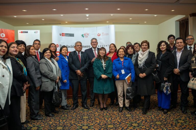 Fundación Romero otorga 250 mil becas para capacitar a docentes del sector público