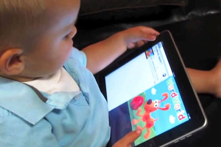 ¿Pantallas y niños? Conoce cómo afectan a su visión y cómo prevenir daños oculares