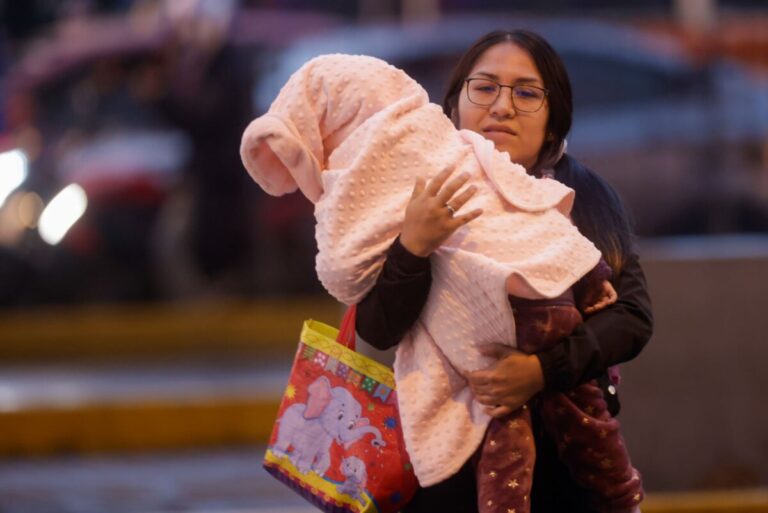 Abrigo excesivo y falta de ventilación aumentan infecciones respiratorias en bebés
