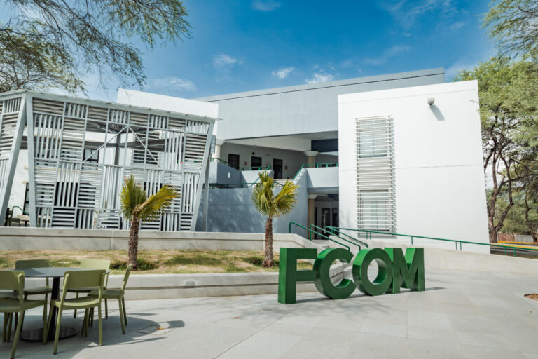 Convocan a escolares al concurso de fotografía “Una mirada al campus”