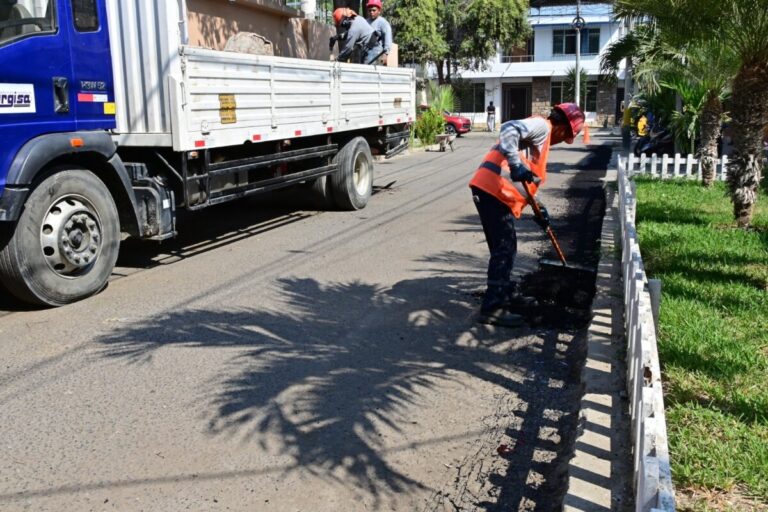 Piura: mantenimiento vial en la Urb. 4 de Enero entra en su etapa final