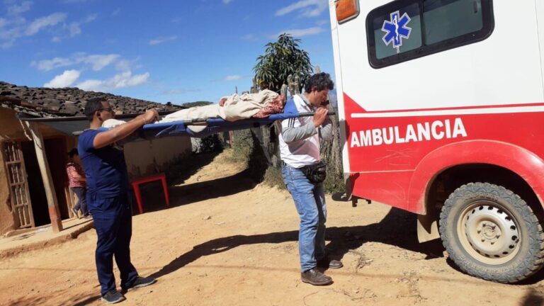Ayabaca: médicos y personal de salud salvan la vida de gestante que sufrió complicaciones en el parto