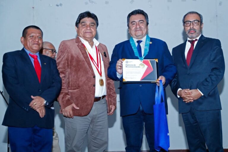 Diario "El Peruano" entrega resolución de creación a Universidad Nacional de Piura