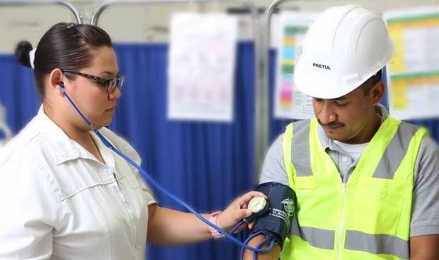 Rol del médico ocupacional en la salud laboral empresarial