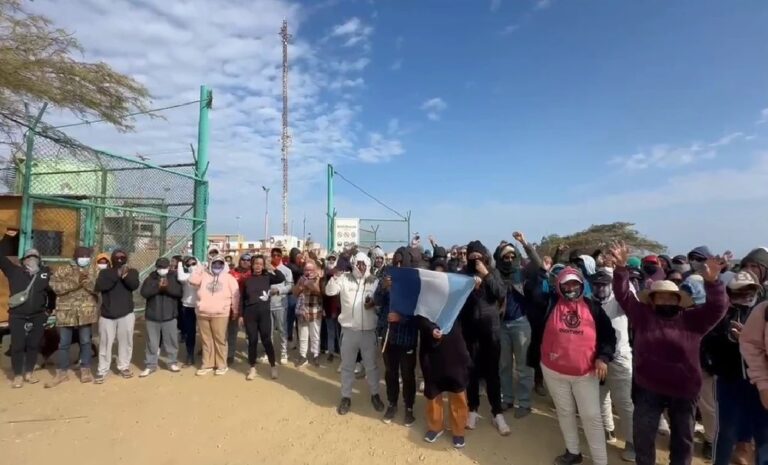 Lobitos en pie de lucha: continua paro indefinido por daños ambientales y económicos