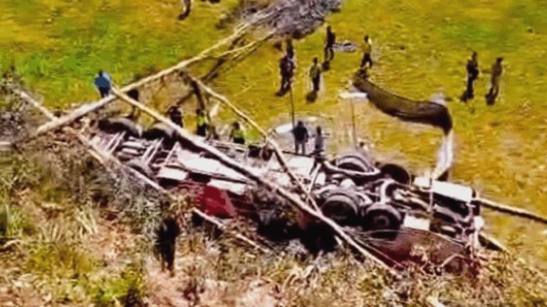 Tragedia en carretera de Junín: bus interprovincial se despista y deja decenas de víctimas