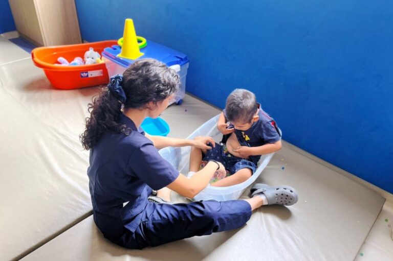 Cómo detectar y acompañar a niños con autismo