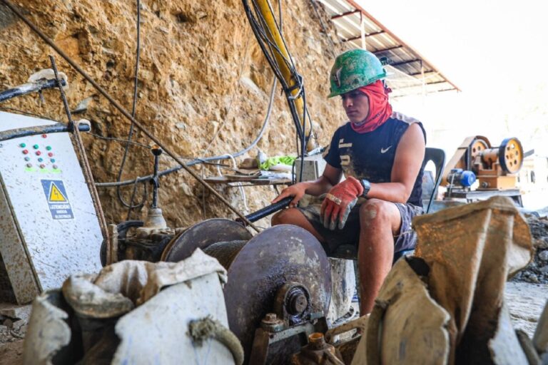 Gobierno plantea norma para regular la pequeña minería por los próximos 30 años