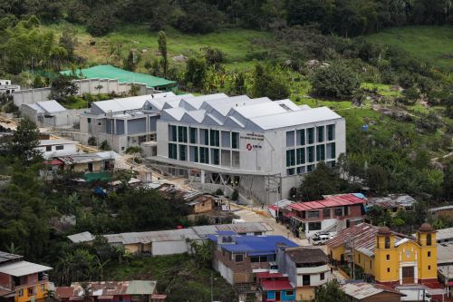 Gobernador Luis Neyra se deslinda de presuntas irregularidades en hospital de Huarmaca