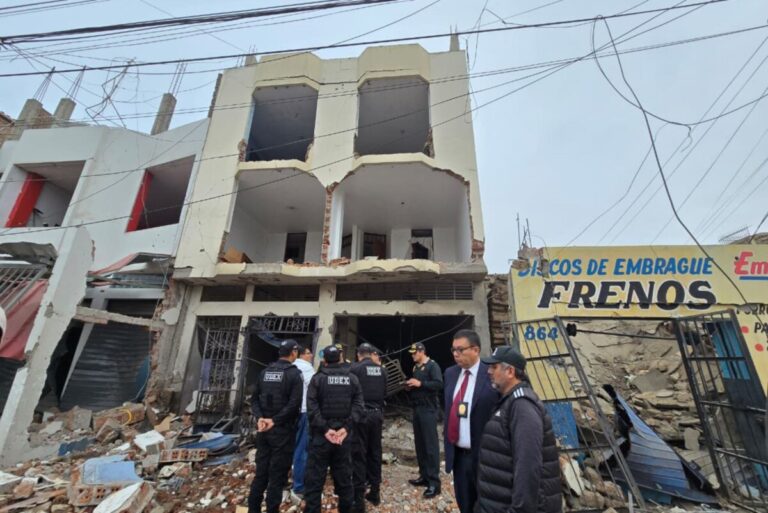 Fuerte explosión en Trujillo deja tres heridos y más de 20 casas afectadas