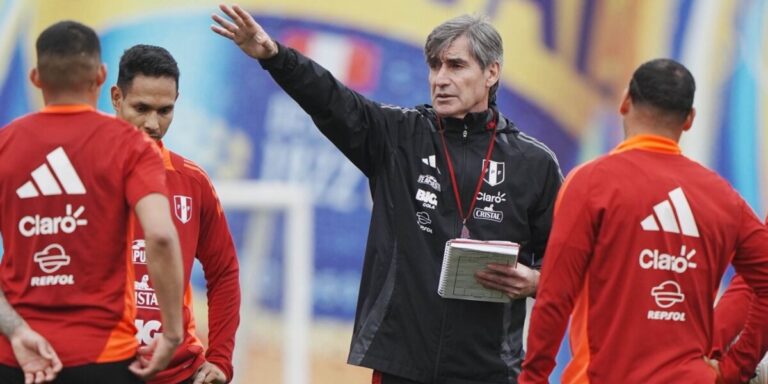 Perú llegó a Montevideo y arranca su preparación para enfrentar a Uruguay