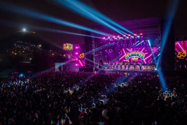 Armonía 10 celebra en Piura su 53 aniversario con concierto lleno de estrellas