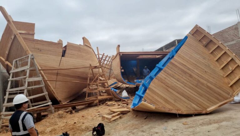 Intervienen astillero clandestino en Paita y destruyen tres naves pesqueras