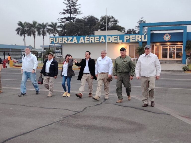 Premier Arana llega a la isla Santa Rosa mientras Petro encabeza acto militar en Leticia