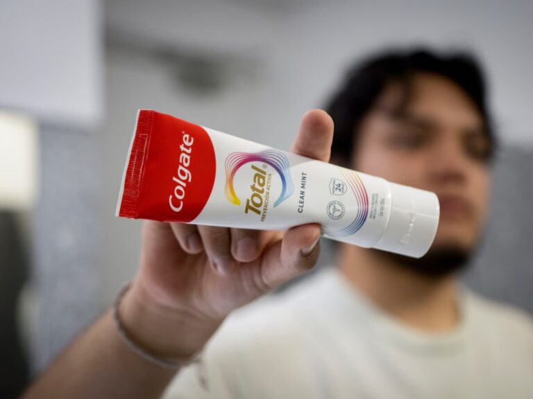 Colgate retira más de 3 millones de cremas dentales en Perú por posibles reacciones adversas