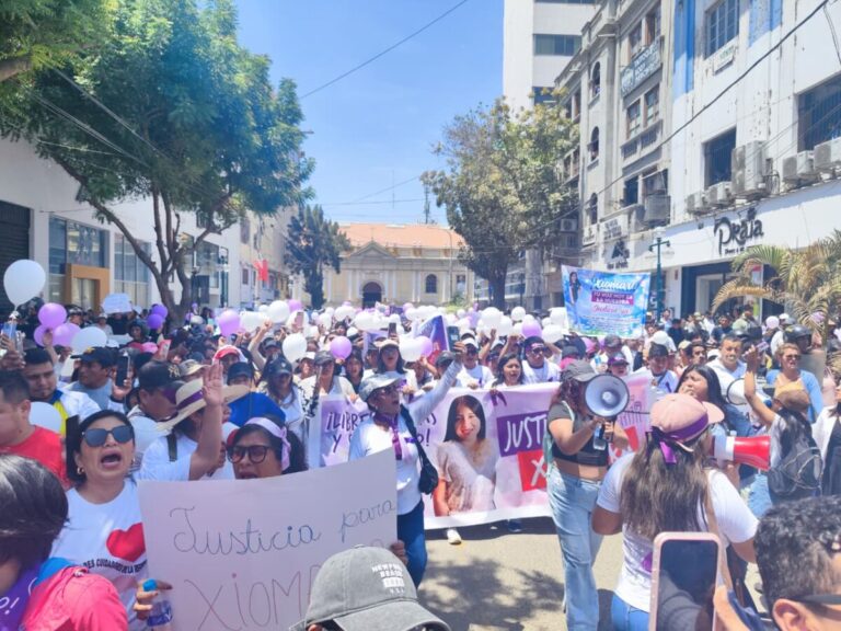 Cientos de piuranos marcharon para exigir justicia por Xiomara Huertas